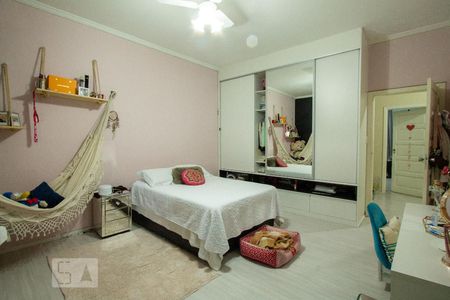 Casa à venda com 217m², 4 quartos e 4 vagasQuarto 2