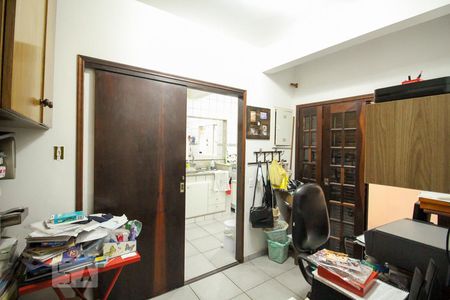 Casa à venda com 200m², 4 quartos e 2 vagas Casa à venda com 200m², 4 quartos e 2 vagasEscritório