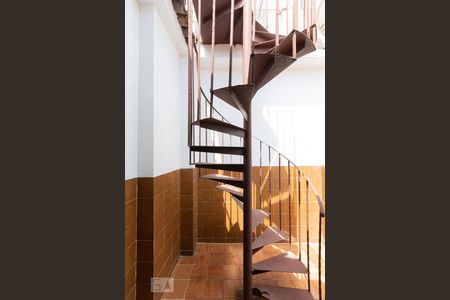 Apartamento para alugar com 200m², 3 quartos e 1 vagaEscada