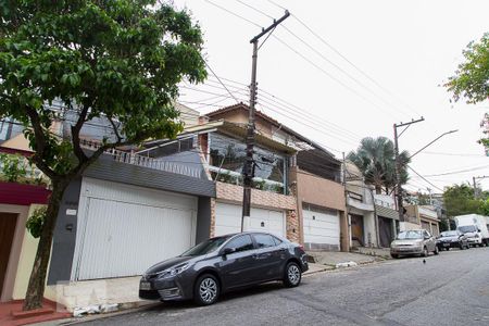 Casa para alugar com 200m², 4 quartos e 2 vagas Casa para alugar com 200m², 4 quartos e 2 vagasFachada