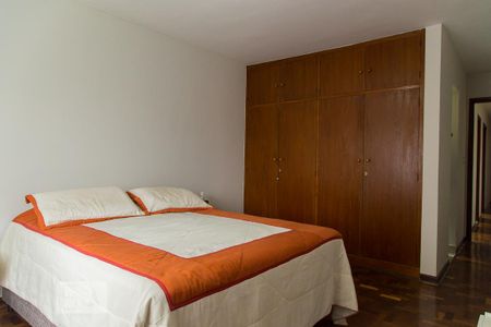 Casa para alugar com 200m², 4 quartos e 2 vagas Casa para alugar com 200m², 4 quartos e 2 vagasSuíte