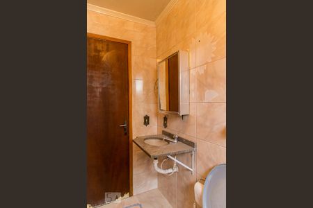 Casa para alugar com 200m², 4 quartos e 2 vagas Casa para alugar com 200m², 4 quartos e 2 vagasBanheiro da edícula