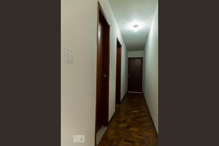 Casa para alugar com 200m², 4 quartos e 2 vagas Casa para alugar com 200m², 4 quartos e 2 vagasCorredor