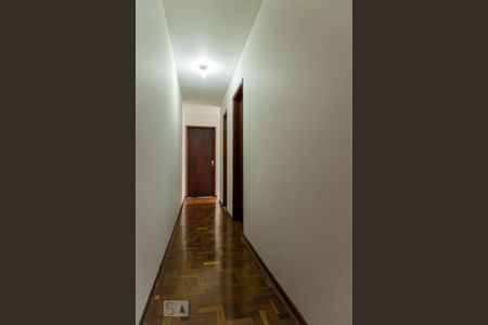 Casa para alugar com 200m², 4 quartos e 2 vagas Casa para alugar com 200m², 4 quartos e 2 vagasCorredor