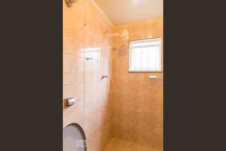Casa para alugar com 200m², 4 quartos e 2 vagas Casa para alugar com 200m², 4 quartos e 2 vagasBanheiro da edícula