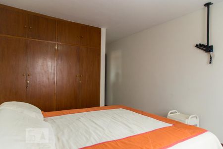 Casa para alugar com 200m², 4 quartos e 2 vagas Casa para alugar com 200m², 4 quartos e 2 vagasSuíte
