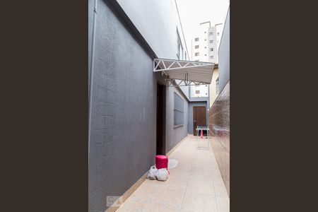 Casa para alugar com 200m², 4 quartos e 2 vagas Casa para alugar com 200m², 4 quartos e 2 vagasCorredor externo