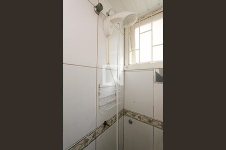 Banheiro de apartamento à venda com 1 quarto, 44m² em Jardim do Salso, Porto Alegre