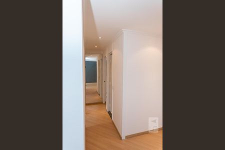 Corredor de apartamento para alugar com 3 quartos, 65m² em Cidade Líder, São Paulo