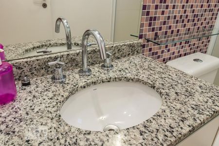 Apartamento à venda com 65m², 2 quartos e 1 vagaDetalhe do Banheiro da Suíte