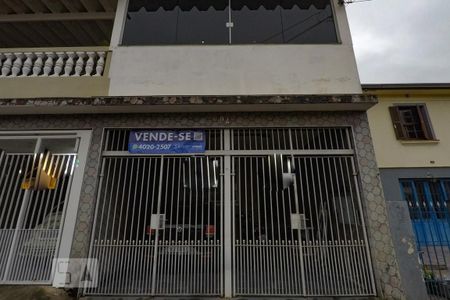 Casa à venda com 210m², 3 quartos e 2 vagas Casa à venda com 210m², 3 quartos e 2 vagasFachada