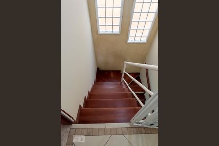 Escada de casa para alugar com 3 quartos, 143m² em Nova Aldeinha/aldeia, Barueri