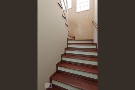 Escada de casa para alugar com 3 quartos, 143m² em Nova Aldeinha/aldeia, Barueri