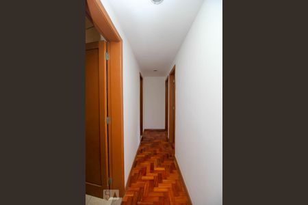 Corredor de apartamento para alugar com 2 quartos, 80m² em Laranjeiras, Rio de Janeiro