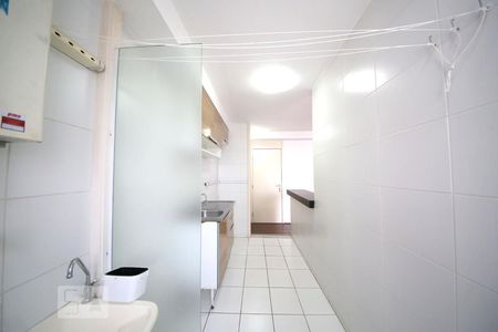 Apartamento para alugar com 64m², 2 quartos e 1 vagaÁrea de Serviço - Cozinha 