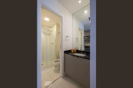 Banheiro de kitnet/studio para alugar com 1 quarto, 25m² em Cerqueira César, São Paulo
