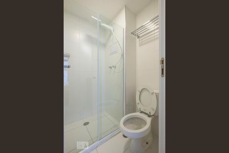 Banheiro de kitnet/studio para alugar com 1 quarto, 25m² em Cerqueira César, São Paulo