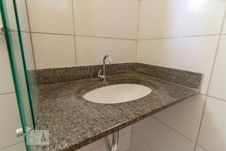 Banheiro da Suíte 1 de casa à venda com 5 quartos, 200m² em Vila Nova Vista, Sabará