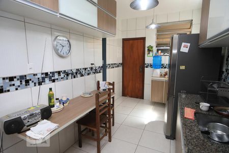 Casa à venda com 240m², 4 quartos e 2 vagasCozinha