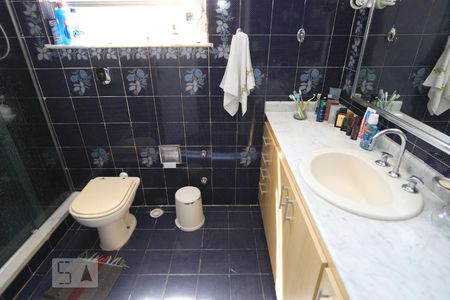 Casa à venda com 240m², 4 quartos e 2 vagasBanheiro 1