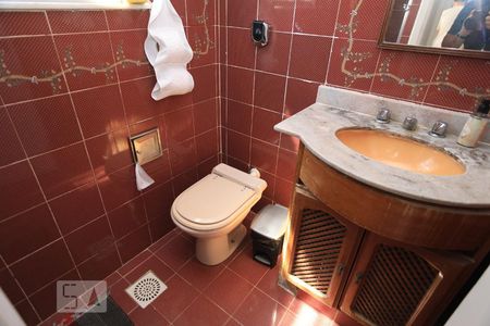 Casa à venda com 240m², 4 quartos e 2 vagasBanheiro 2