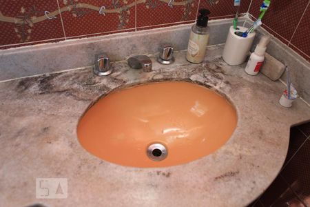 Casa à venda com 240m², 4 quartos e 2 vagasBanheiro 2