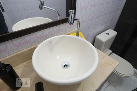 Casa à venda com 240m², 4 quartos e 2 vagasBanheiro Social