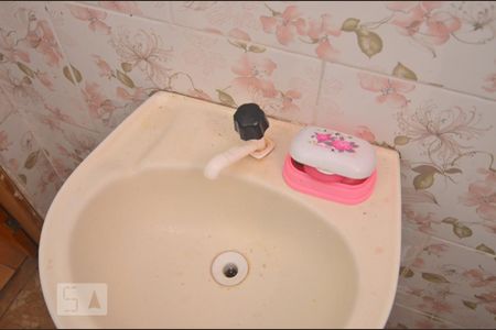Casa à venda com 136m², 3 quartos e 1 vagaBanheiro