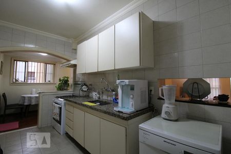 Apartamento à venda com 131m², 3 quartos e 2 vagas Apartamento à venda com 131m², 3 quartos e 2 vagasCozinha