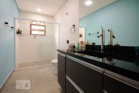 Casa à venda com 247m², 4 quartos e 3 vagas Casa à venda com 247m², 4 quartos e 3 vagasBanheiro Suíte