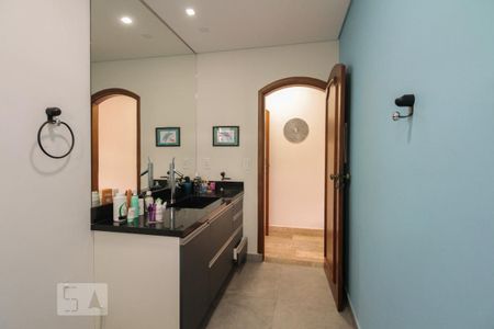 Casa à venda com 247m², 4 quartos e 3 vagas Casa à venda com 247m², 4 quartos e 3 vagasBanheiro Suíte