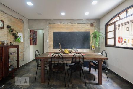 Casa à venda com 247m², 4 quartos e 3 vagas Casa à venda com 247m², 4 quartos e 3 vagasCozinha