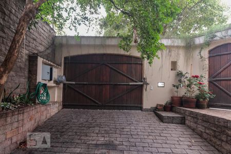 Casa à venda com 247m², 4 quartos e 3 vagas Casa à venda com 247m², 4 quartos e 3 vagasGaragem