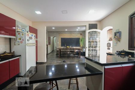 Casa à venda com 247m², 4 quartos e 3 vagas Casa à venda com 247m², 4 quartos e 3 vagasCozinha