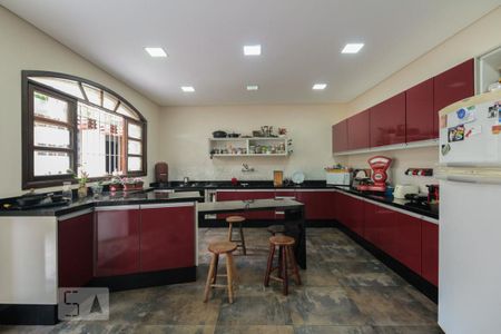 Casa à venda com 247m², 4 quartos e 3 vagas Casa à venda com 247m², 4 quartos e 3 vagasCozinha