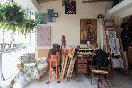 Casa à venda com 247m², 4 quartos e 3 vagas Casa à venda com 247m², 4 quartos e 3 vagasÁrea de serviço