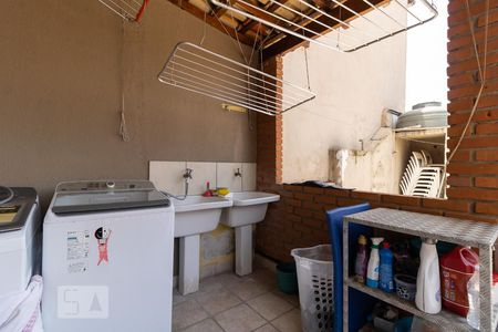 Casa à venda com 300m², 3 quartos e 2 vagasLavanderia
