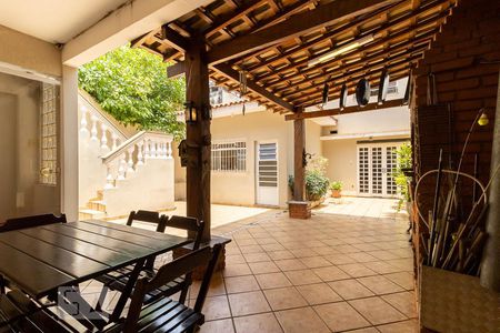 Casa à venda com 300m², 3 quartos e 2 vagasChurrasqueira