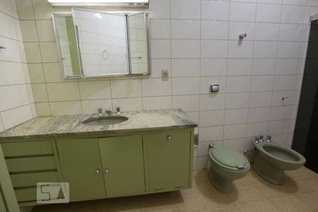 Casa para alugar com 350m², 4 quartos e 2 vagasBanheiro da suíte 3