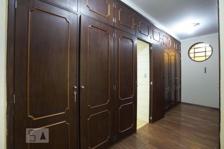 Casa para alugar com 350m², 4 quartos e 2 vagasSuíte 3 - closet
