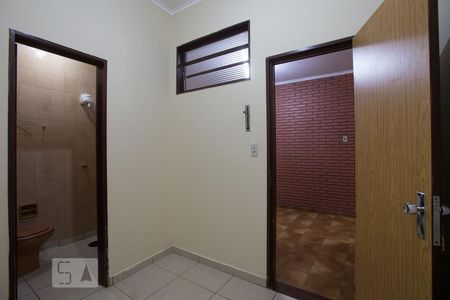Casa para alugar com 350m², 4 quartos e 2 vagasÁrea de serviço - quarto