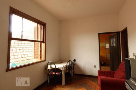 Sala de casa à venda com 3 quartos, 400m² em Medianeira, Porto Alegre