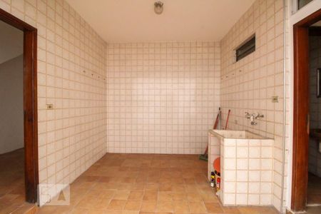 Casa à venda com 260m², 5 quartos e 4 vagas Casa à venda com 260m², 5 quartos e 4 vagasÁrea de Serviço