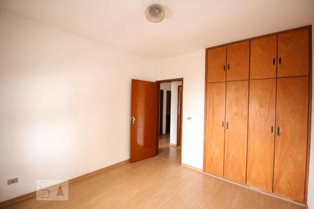 Casa à venda com 260m², 5 quartos e 4 vagas Casa à venda com 260m², 5 quartos e 4 vagasQuarto 2