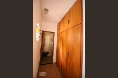 Casa à venda com 260m², 5 quartos e 4 vagas Casa à venda com 260m², 5 quartos e 4 vagasQuarto 5 - Suíte