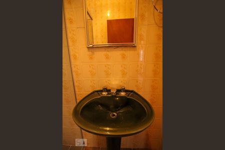 Casa à venda com 260m², 5 quartos e 4 vagas Casa à venda com 260m², 5 quartos e 4 vagasBanheiro 2