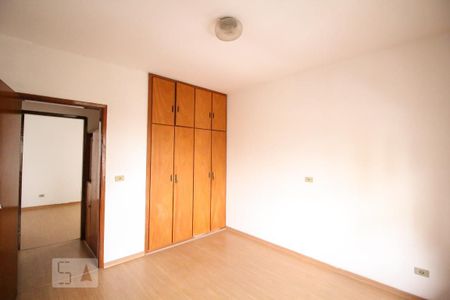 Casa à venda com 260m², 5 quartos e 4 vagas Casa à venda com 260m², 5 quartos e 4 vagasQuarto 2