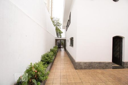 Casa à venda com 260m², 5 quartos e 4 vagas Casa à venda com 260m², 5 quartos e 4 vagasVista Quarto de Serviço