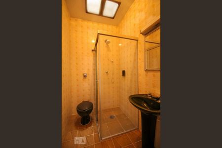 Casa à venda com 260m², 5 quartos e 4 vagas Casa à venda com 260m², 5 quartos e 4 vagasBanheiro 2