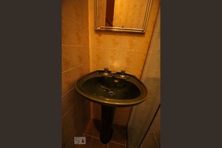 Casa à venda com 260m², 5 quartos e 4 vagas Casa à venda com 260m², 5 quartos e 4 vagasBanheiro 1